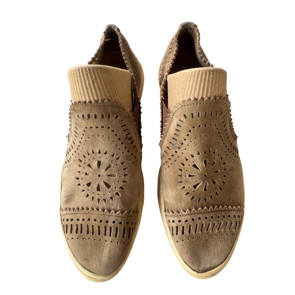 Seychelles‎ Suede Laser Cut Perforated Slip On Sneakers Tan Taupe Womens 9.5